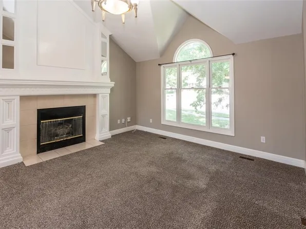 6410 N Amoret Ave, Kansas City, MO 64151