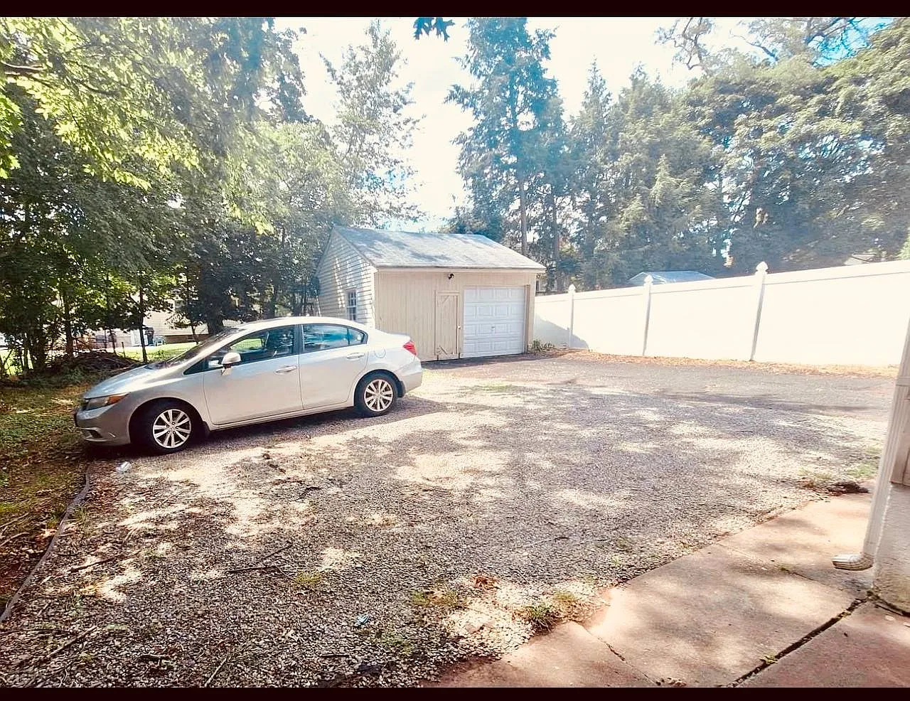 3 bed, $900 — Photo 1