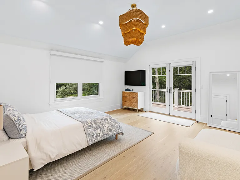 85 N Bishop Ln — Photo 16