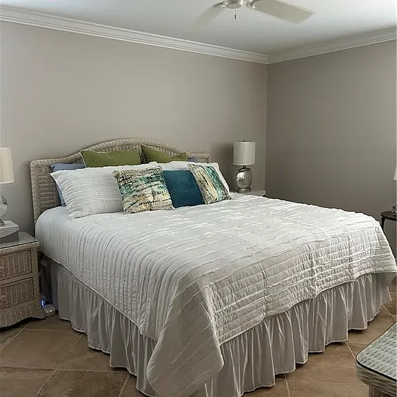 1910 Gulf Shore Blvd N #112 — Photo 20