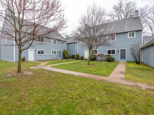 20 Farmington Meadow Drive #20, Farmington, CT 06032
