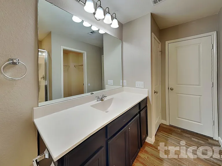 4945 Hallies Gdn — Photo 7