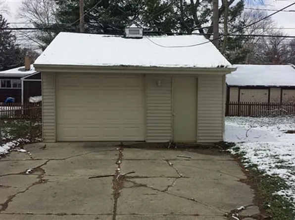 24271 Westhampton Ave, Oak Park, MI 48237