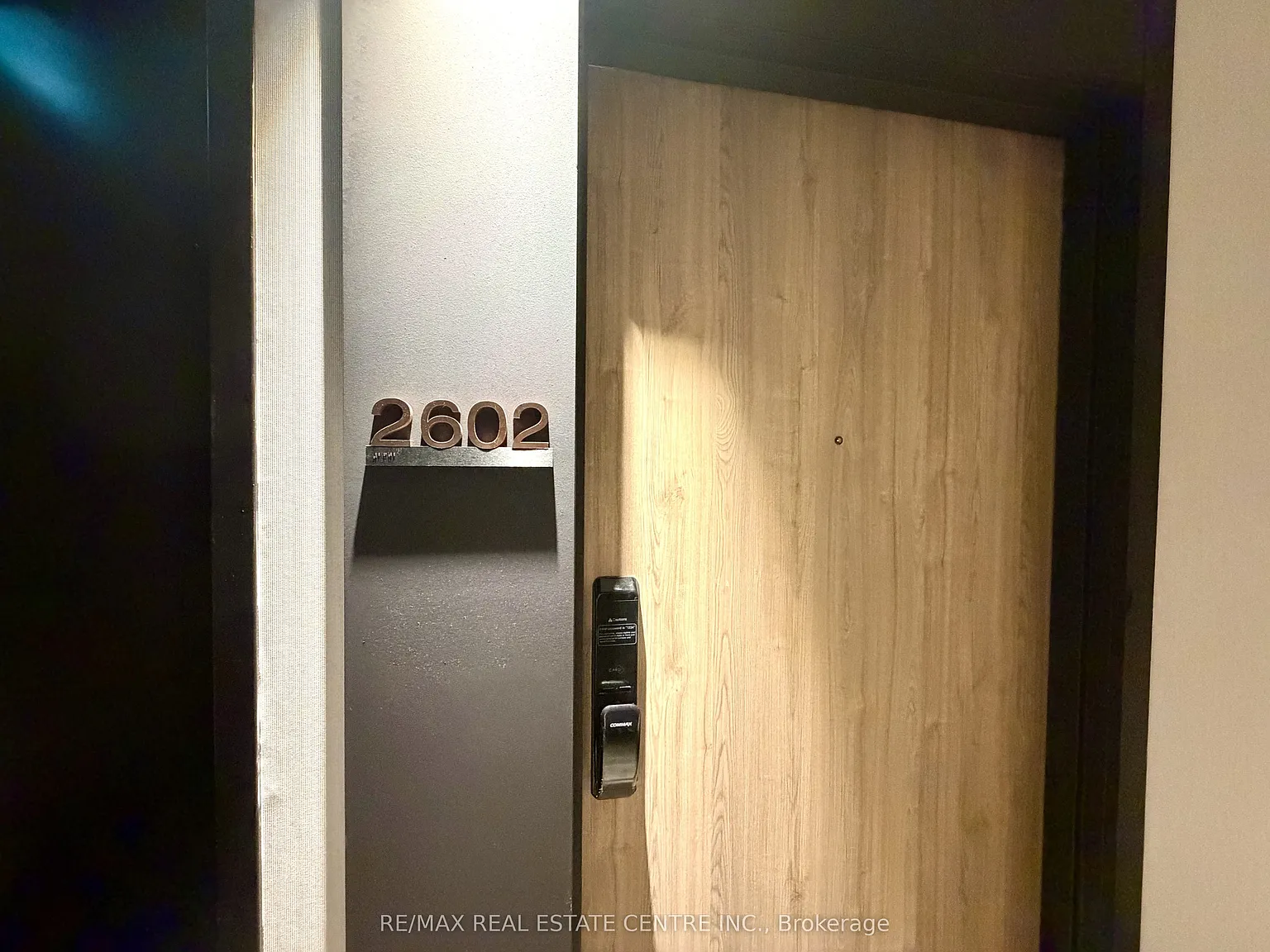 1 Fairview Rd E — Photo 2