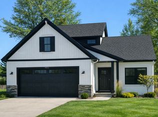 6112 Sequoia Ln, Midland, MI 48642