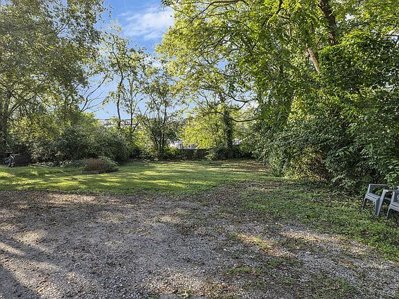 3rd image of 518 E Trinity Ln