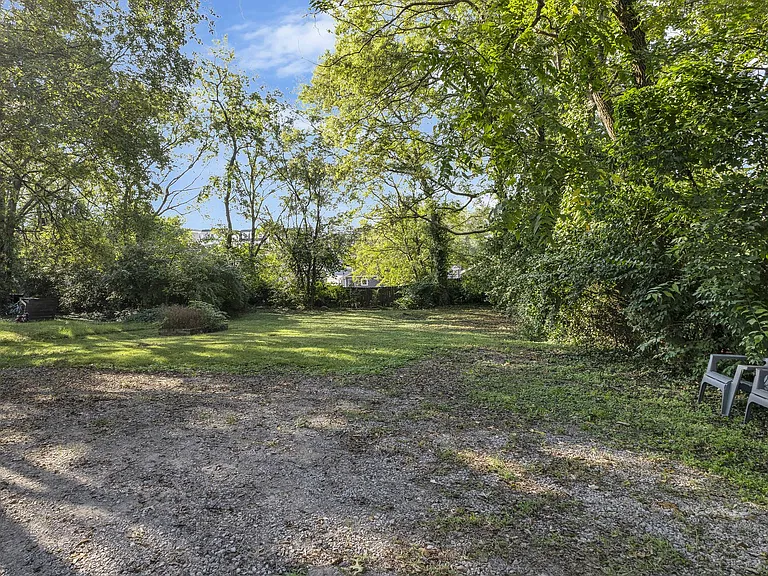 518 E Trinity Ln — Photo 12