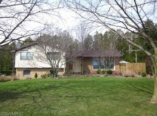 7592 S Sheridan Rd, Sheridan, MI 48884