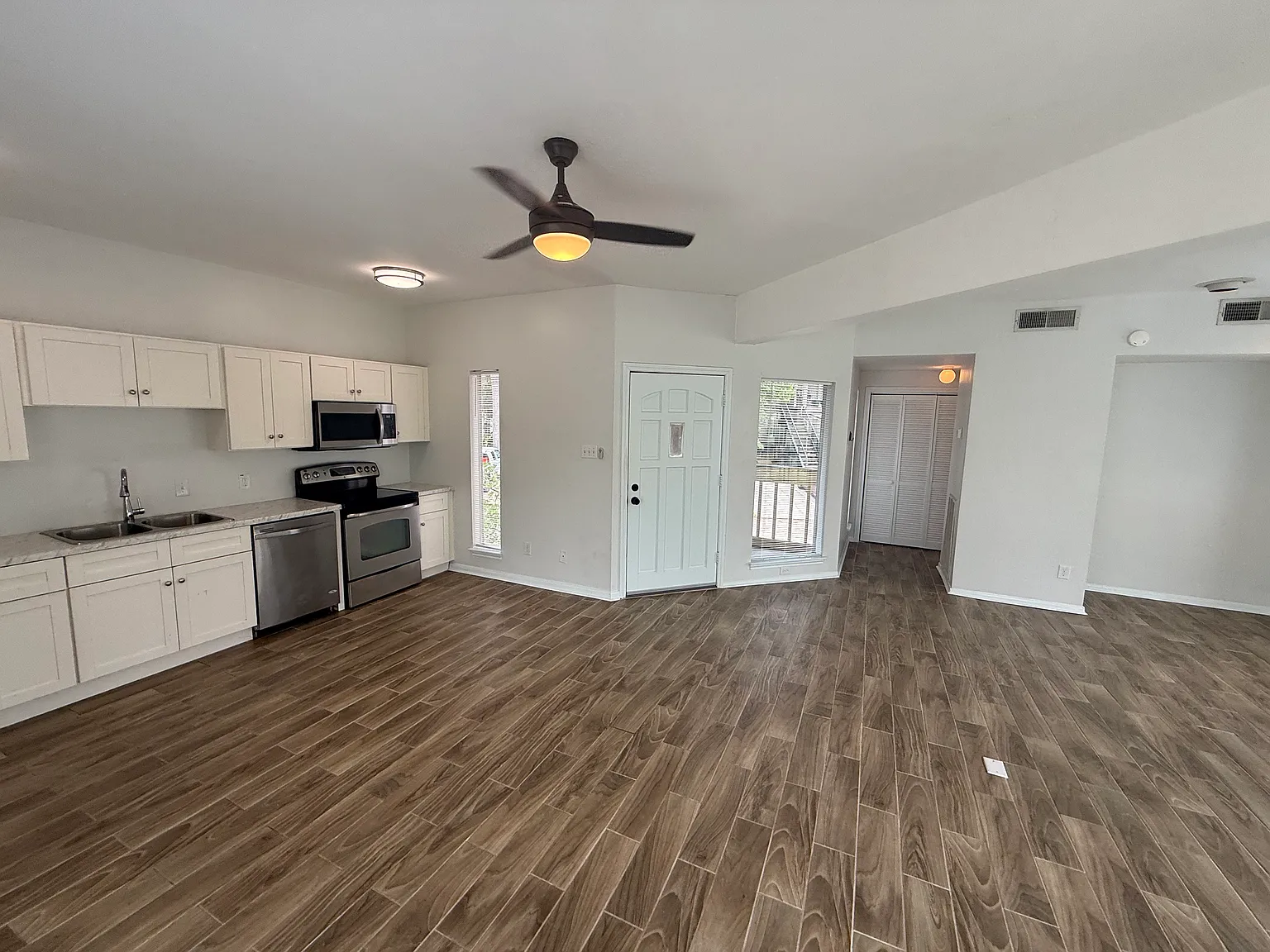Studio, 750 sqft, $1,050 — Photo 3