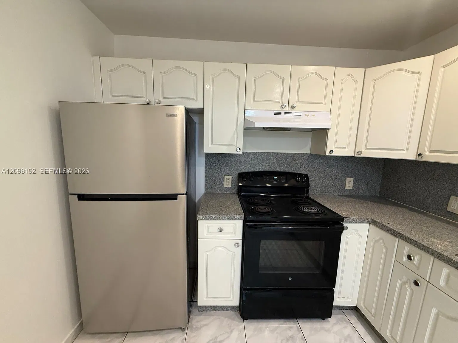 Capri Gardens Condo — Photo 3