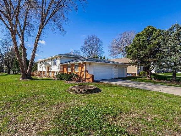 3rd image of 3960 Tam O Shanter Dr N