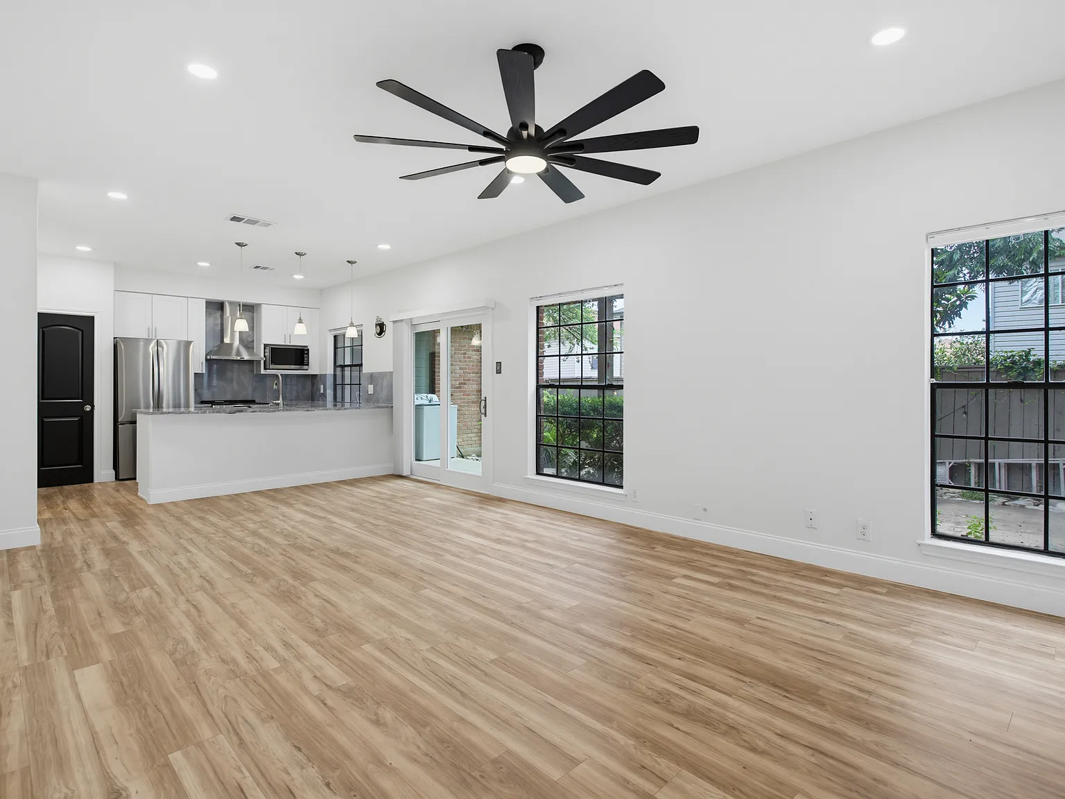 2 bed, 2.5 bath, 1232 sqft, $1,695 — Photo 2