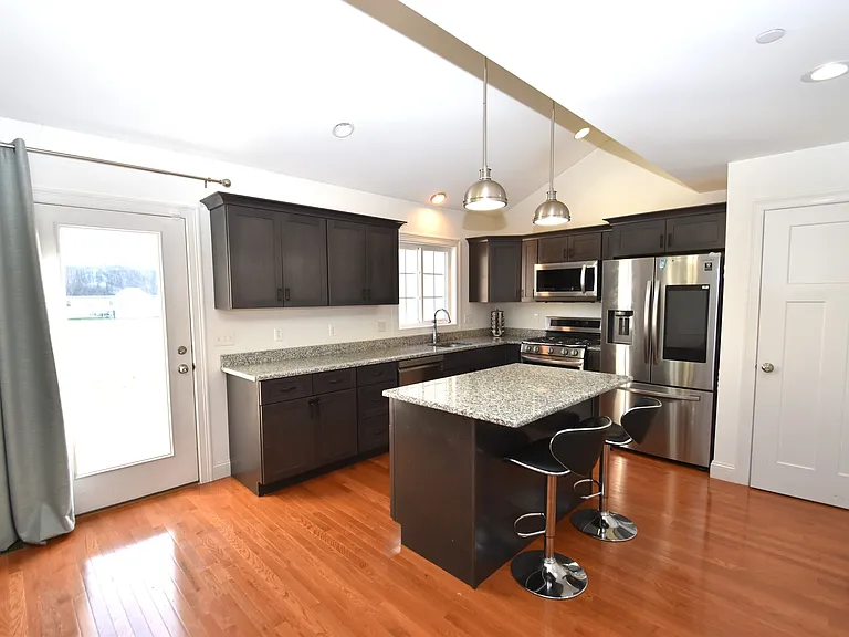 501 Old Village Cir — Photo 6
