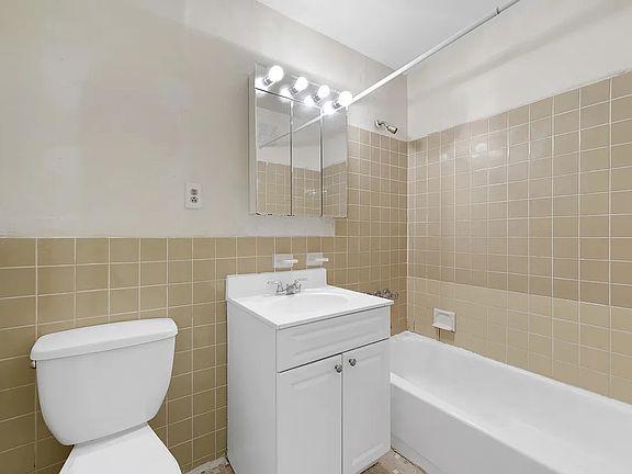 5th image of 3510 Oxford Ave Unit 9
