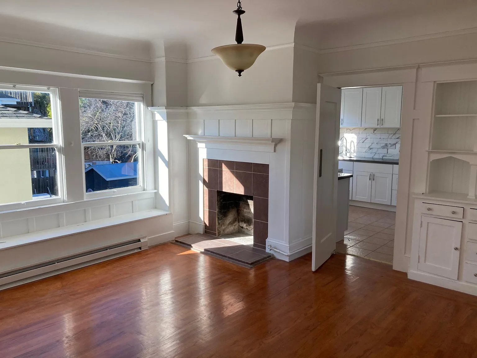 434 41st St — Photo 3
