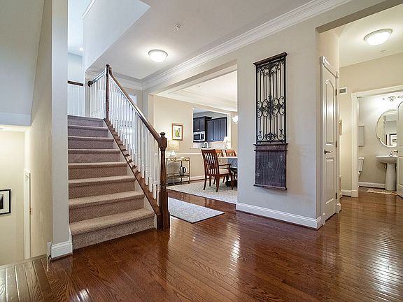 4th image of 3008 Bainbridge Dr