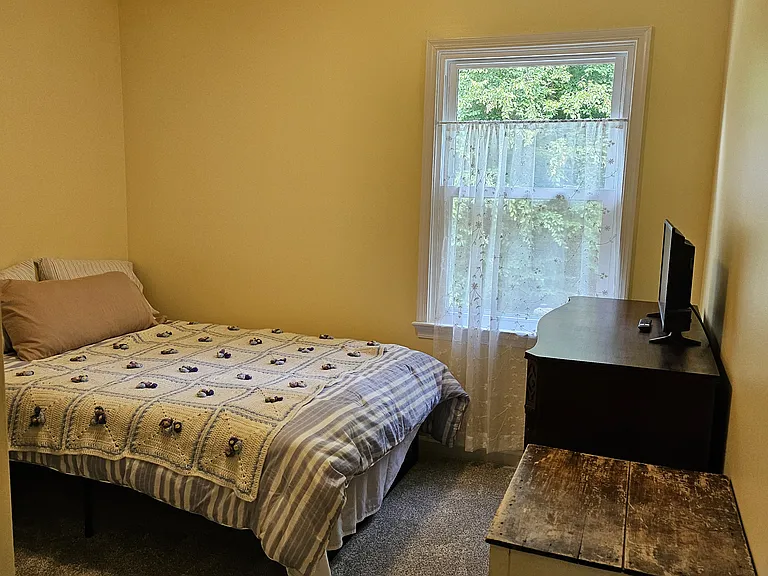 2747 Linden Ln — Photo 3