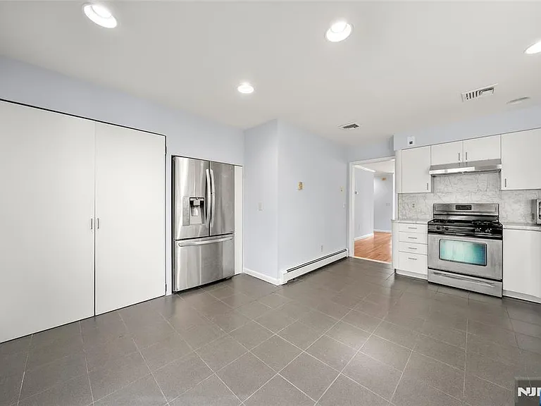 408 Elizabeth St #A — Photo 13