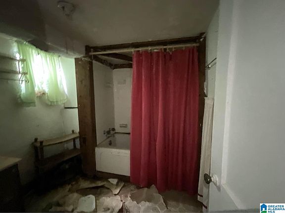 2nd image of 201 9th St