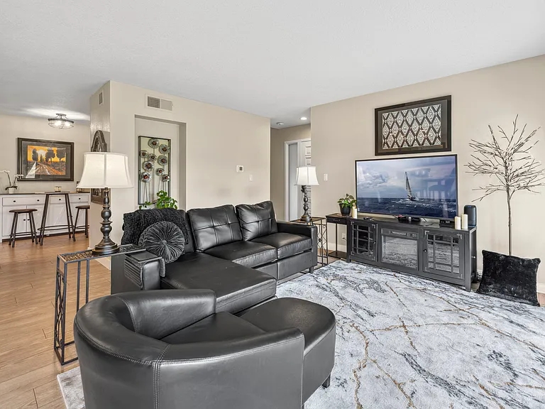 2508 Navarra Dr #402 — Photo 3
