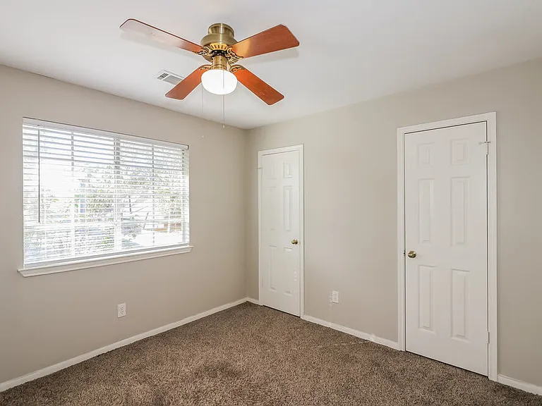 8206 Holmwood Dr — Photo 15