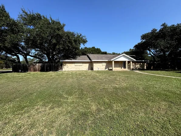 848 Oak Ave, Rockport, TX 78382