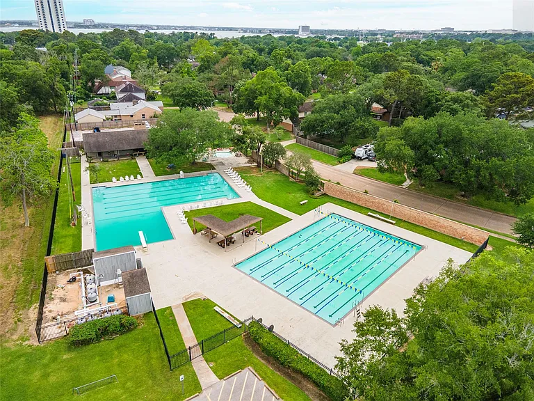 4034 Shady Springs Dr — Photo 42