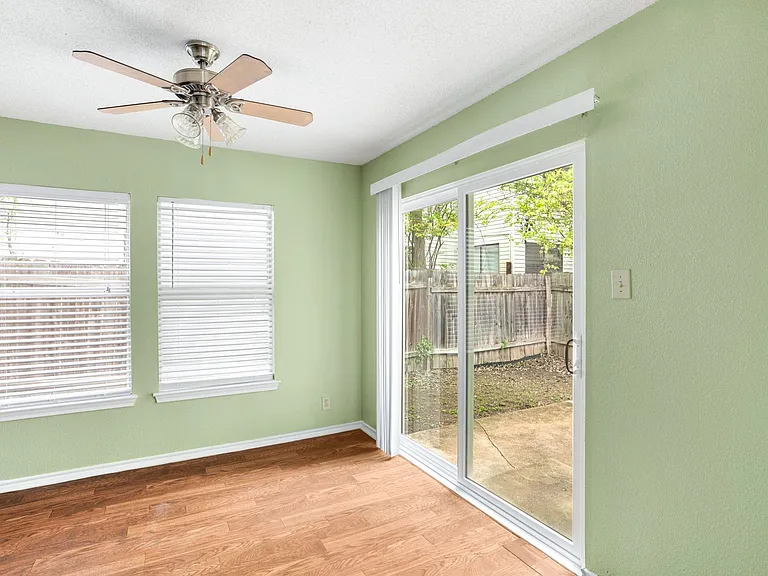 5011 Kenton Trce — Photo 21