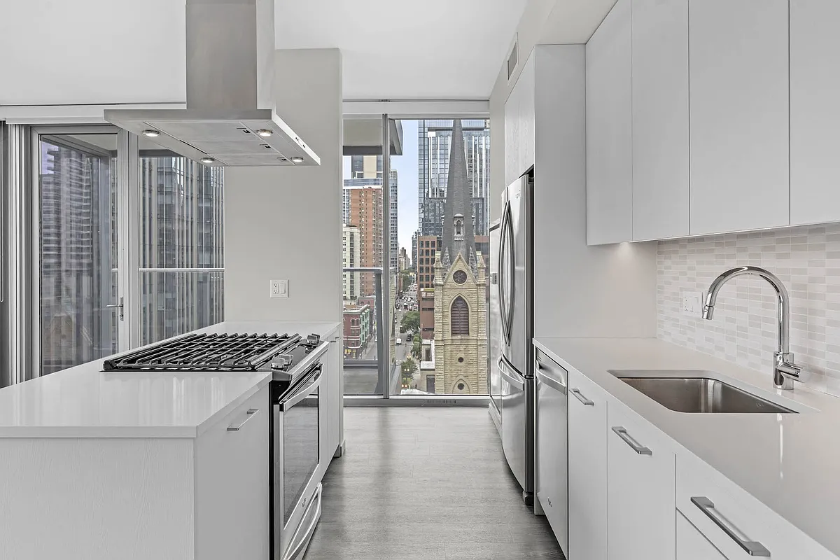 Building Photo - Residences at 8 East Huron