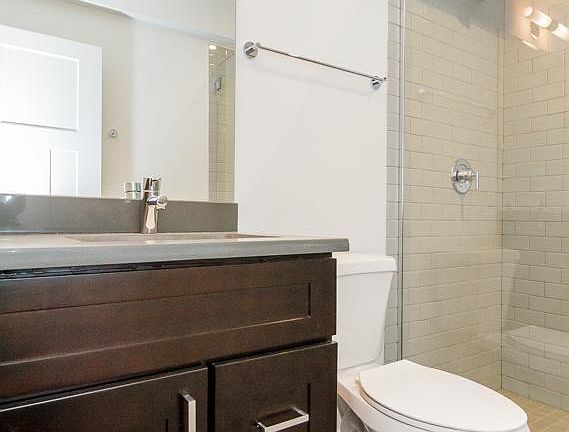 5th image of 2203 W Eastwood Ave #3W