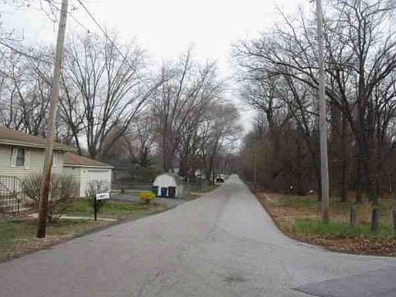 Exterior Neighborhood (street photo)