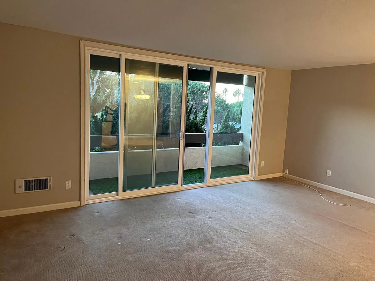 Building Photo - 6455 La Jolla Blvd #253