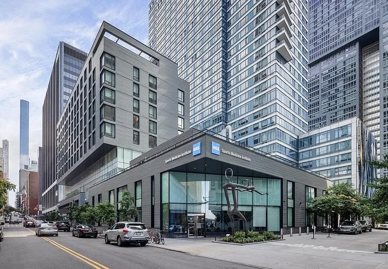 600 W 58th St #6G — Photo 13