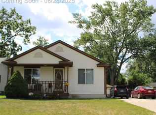 2927 Peerless Ave, Waterford, MI 48328