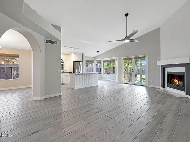 14215 N 56th Pl — Photo 2