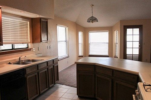 4th image of 716 Colchester Dr