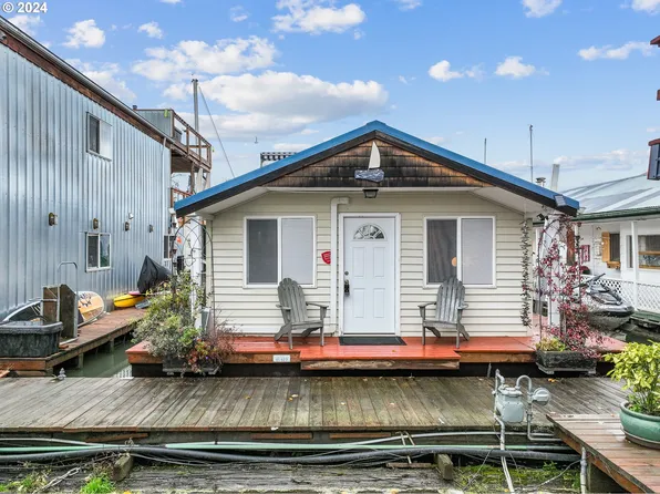 34326 Johnsons Landing Rd #B-4, Scappoose, OR 97056