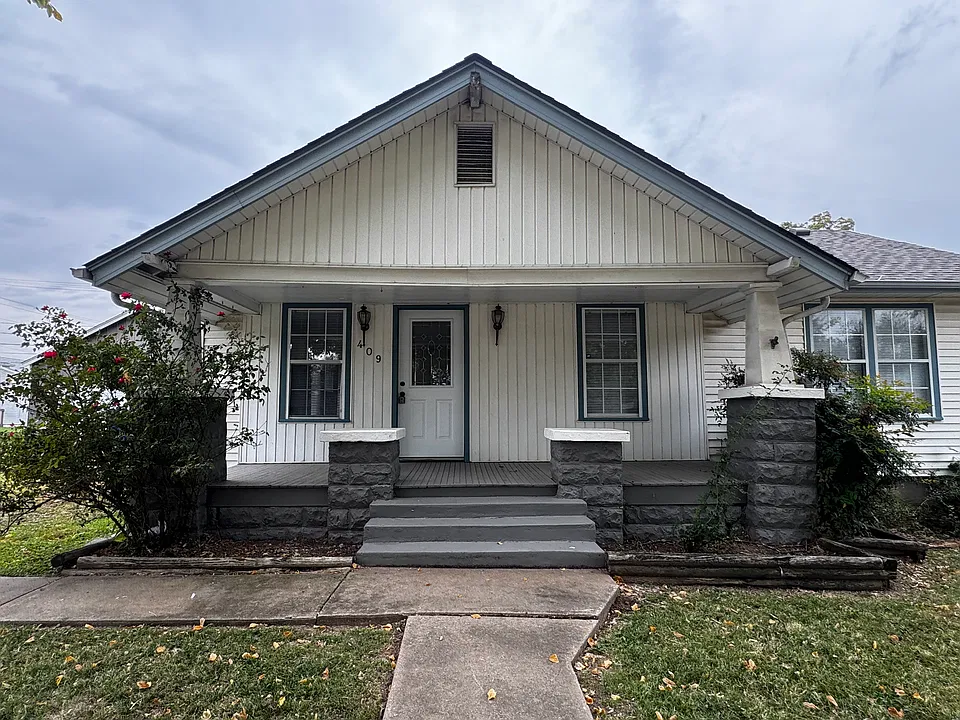 409 W College St