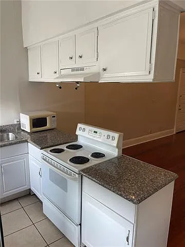 2 bed, 1.0 bath, 900 sqft, $1,800 — Photo 4
