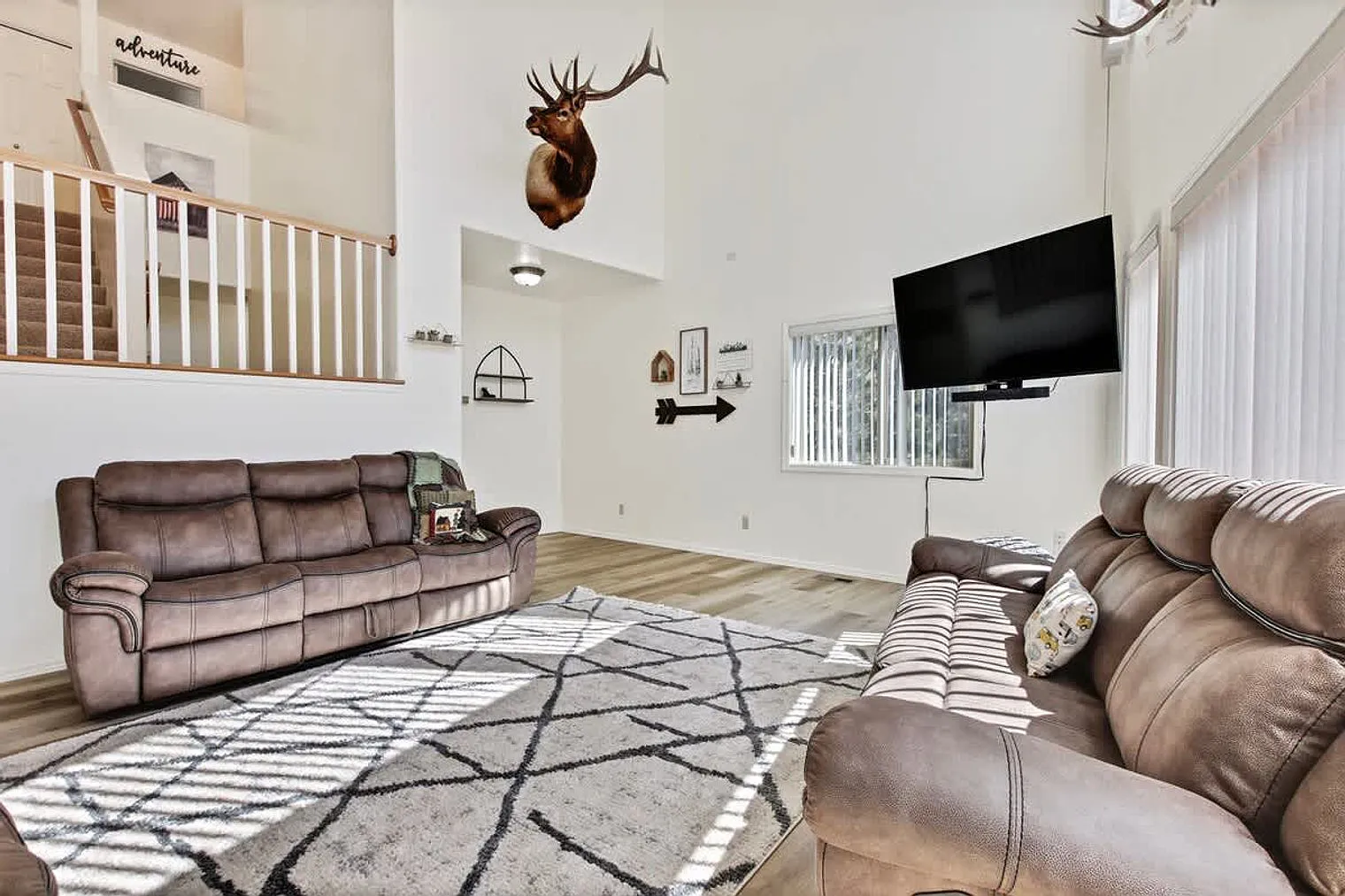 4 bed, 2.0 bath, 2992 sqft, $12,594 — Photo 2