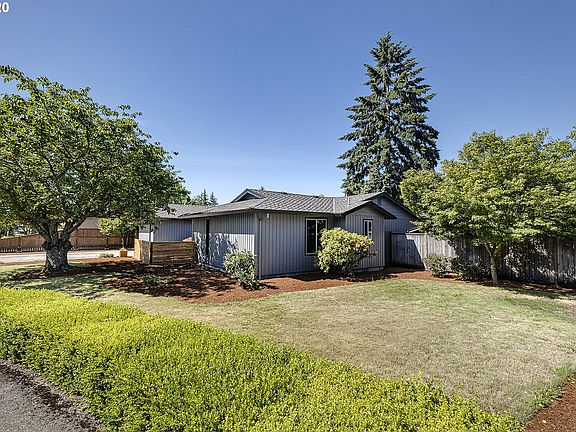 3rd image of 976 NE Baldwin Dr
