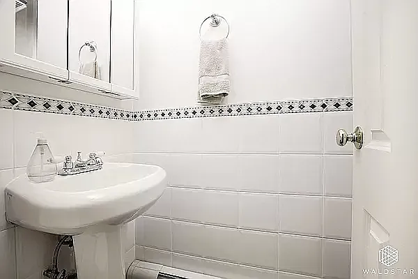 Rented by Waldstar Real Estate LLC | media 22