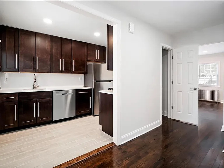 Hilltop Manor Apartments — Photo 6