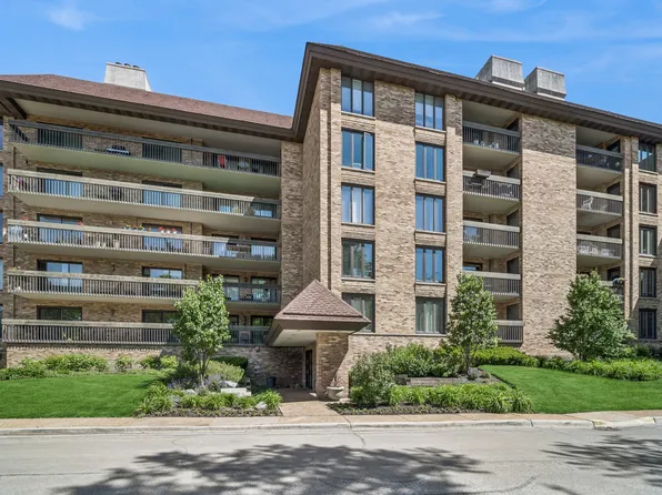1621 Mission Hills Rd APT 404, Northbrook, IL 60062