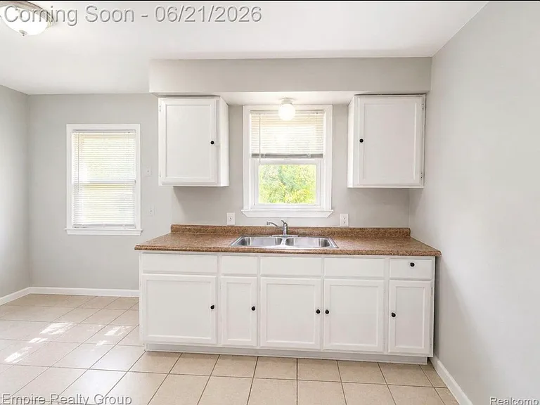 7815 Artesian St — Photo 7