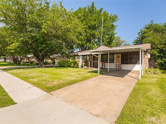 2nd image of 3619 Emerald Dr