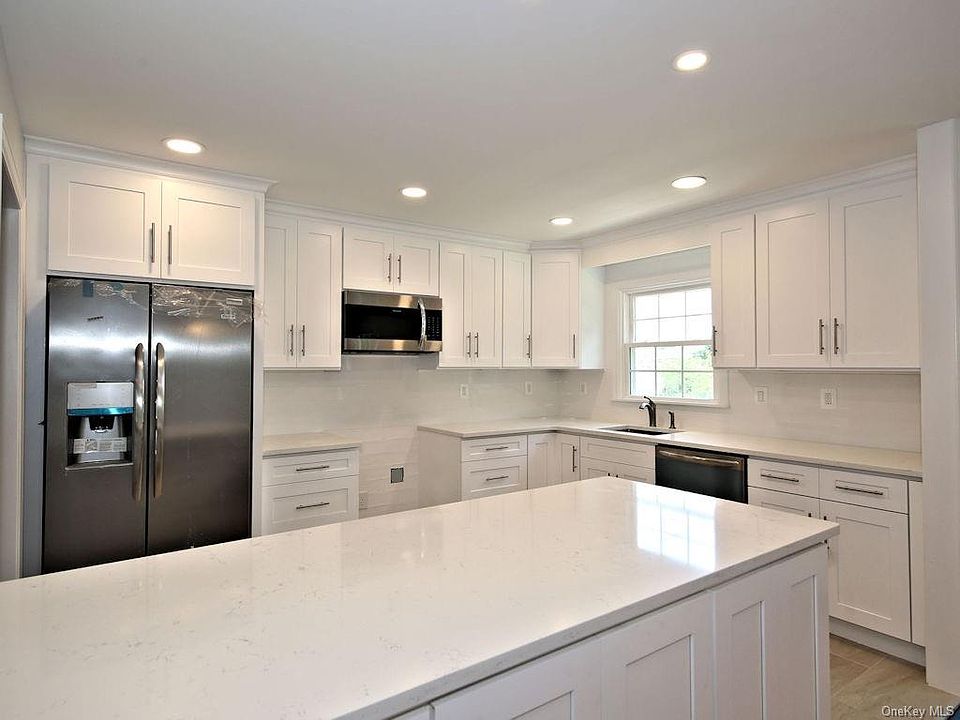 1st image of 16 Willow St Floor 2