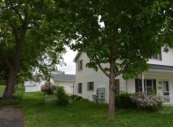 2nd image of 823 Sutherland Ave #1