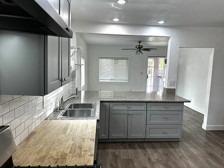 1532 N Calaveras St — Photo 4