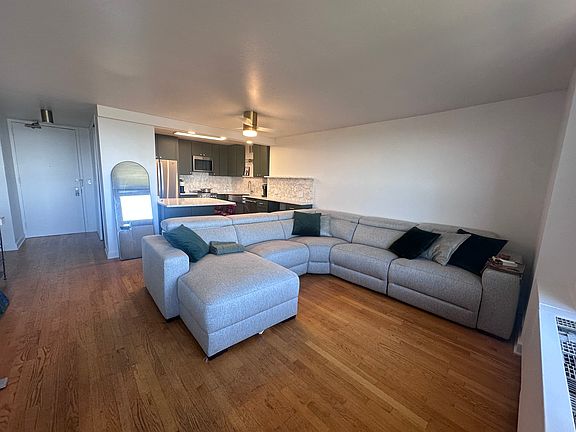 3rd image of 2626 N Lakeview Ave APT 2605